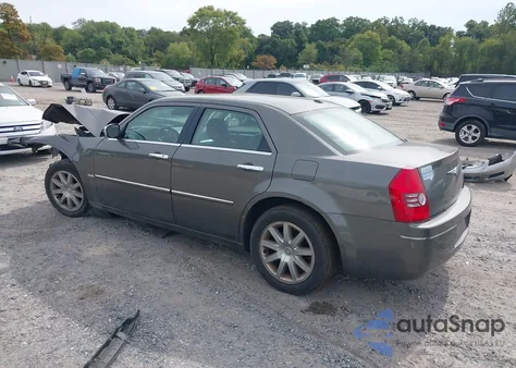 2010 Chrysler 300 Touring/Signature Series/Executive Series z USA, uszkodzony, nr VIN 2C3CA5CV5AH137564